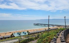 Centrally Located Boscombe Beach Apart With Parking